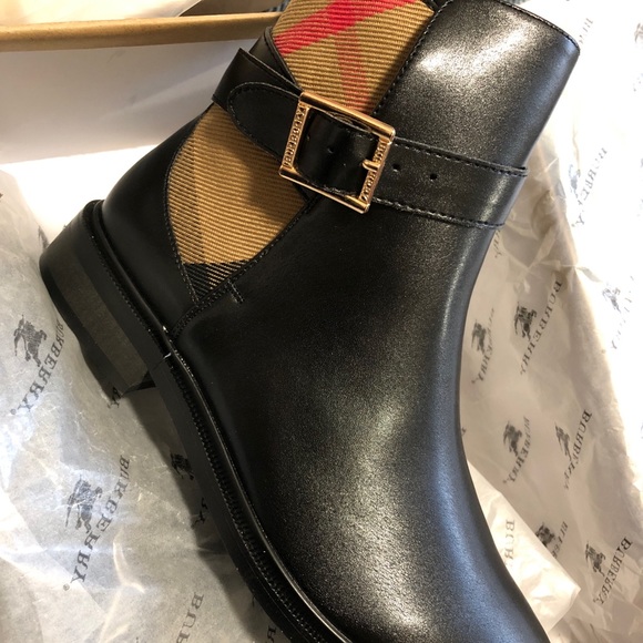 Burberry boots - Picture 2 of 5
